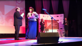 Joanna Cywińska odbiera nagrody w imieniu aktorek, twórców i produkcji